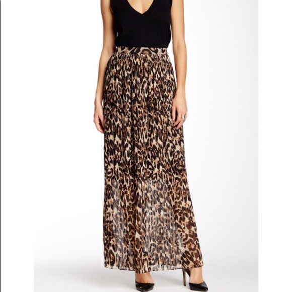 Daniel Rainn Dresses & Skirts - Daniel Rainn Animal print maxi skirt